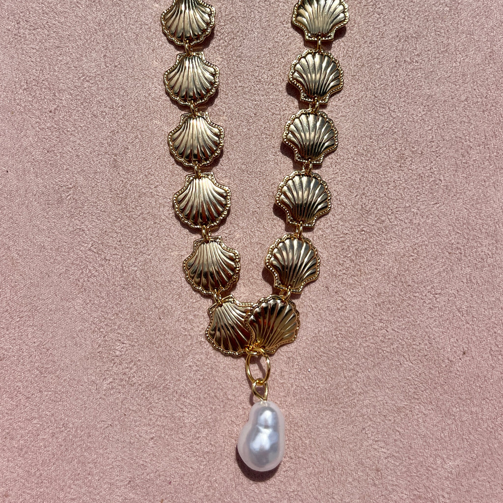 Shell Necklace with Pearl