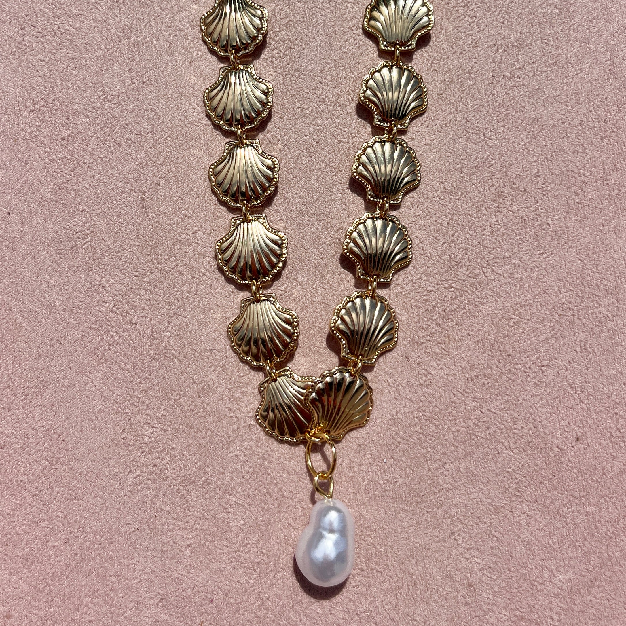Shell Necklace with Pearl
