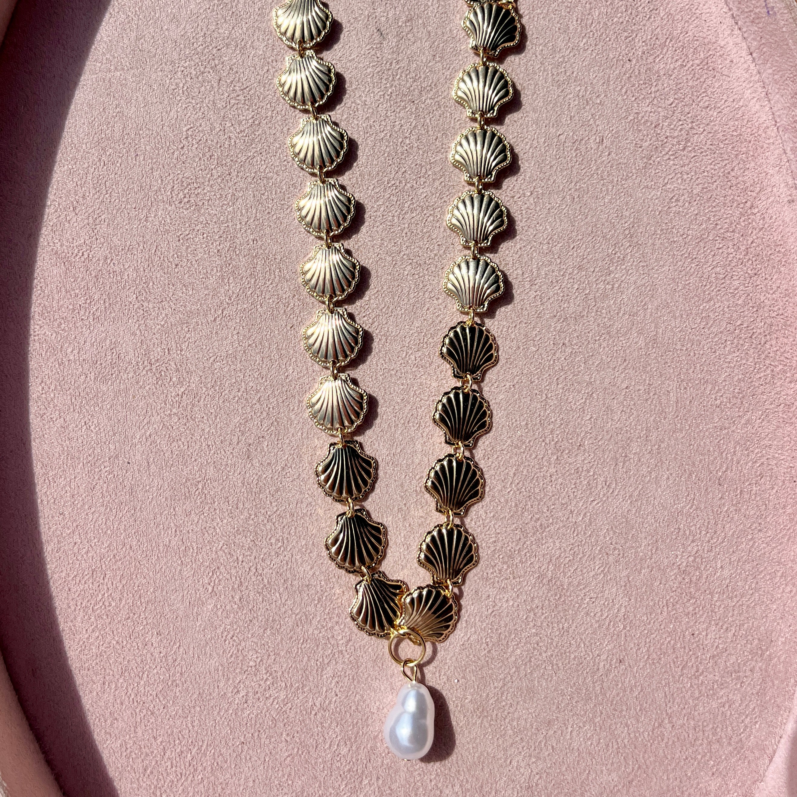 Shell Necklace with Pearl