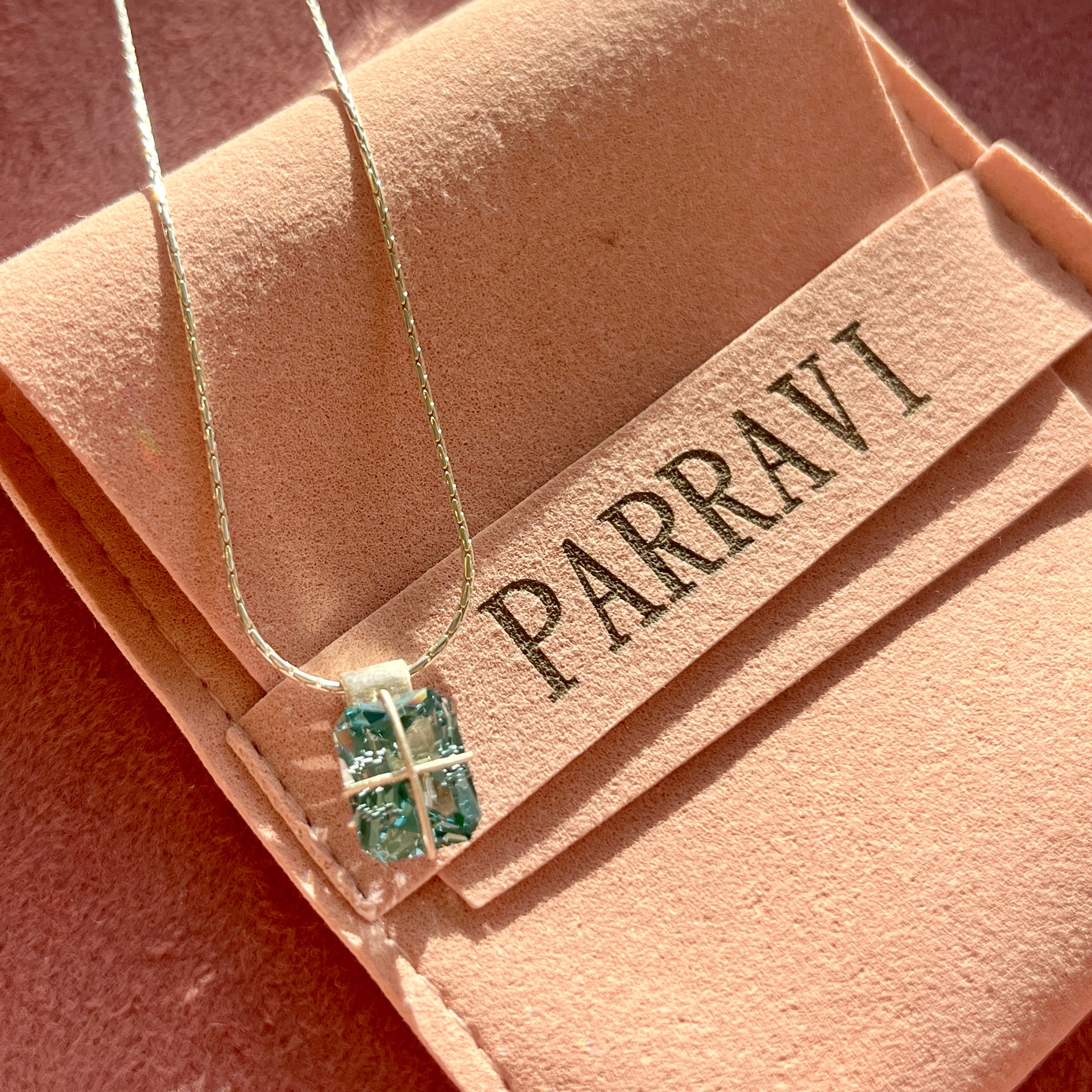 Green Spinel Present Box Necklace