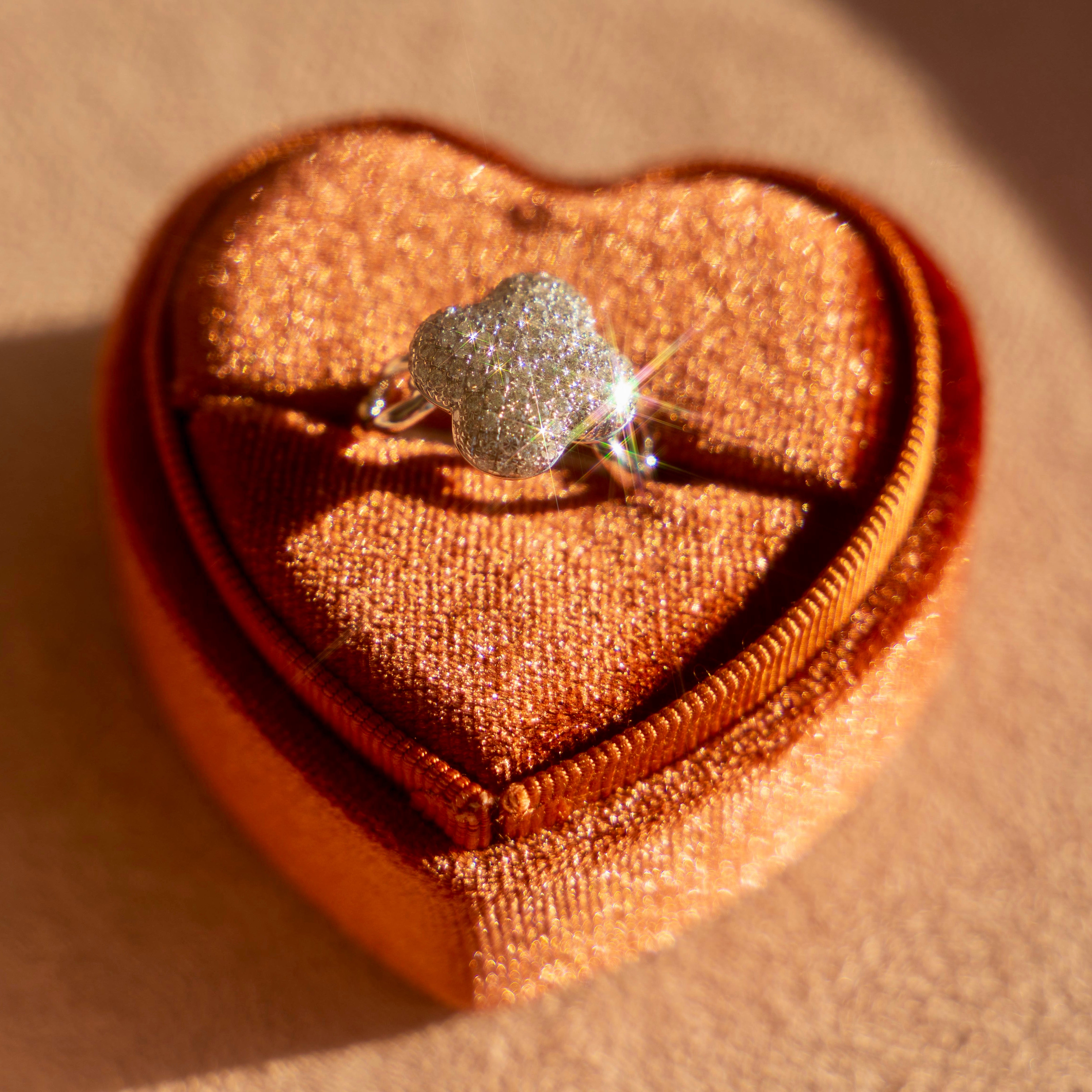 18k White Gold Diamond Clover Ring